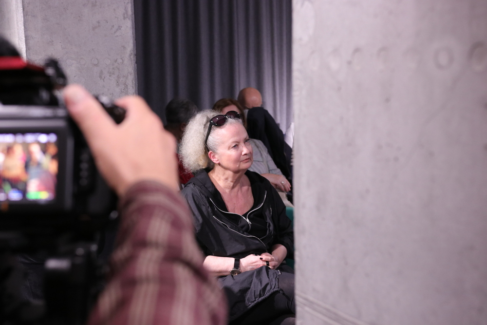 Co znaczyło kochać w okupowanej Warszawie? Spektakl o żonie Krzysztofa Baczyńskiego w Centralnym Przystanku Historia IPN. Na zdj. reżyser Duśka Markowska-Resich – Warszawa, 13 września 2024. Fot. Agnieszka Szajewska (IPN)