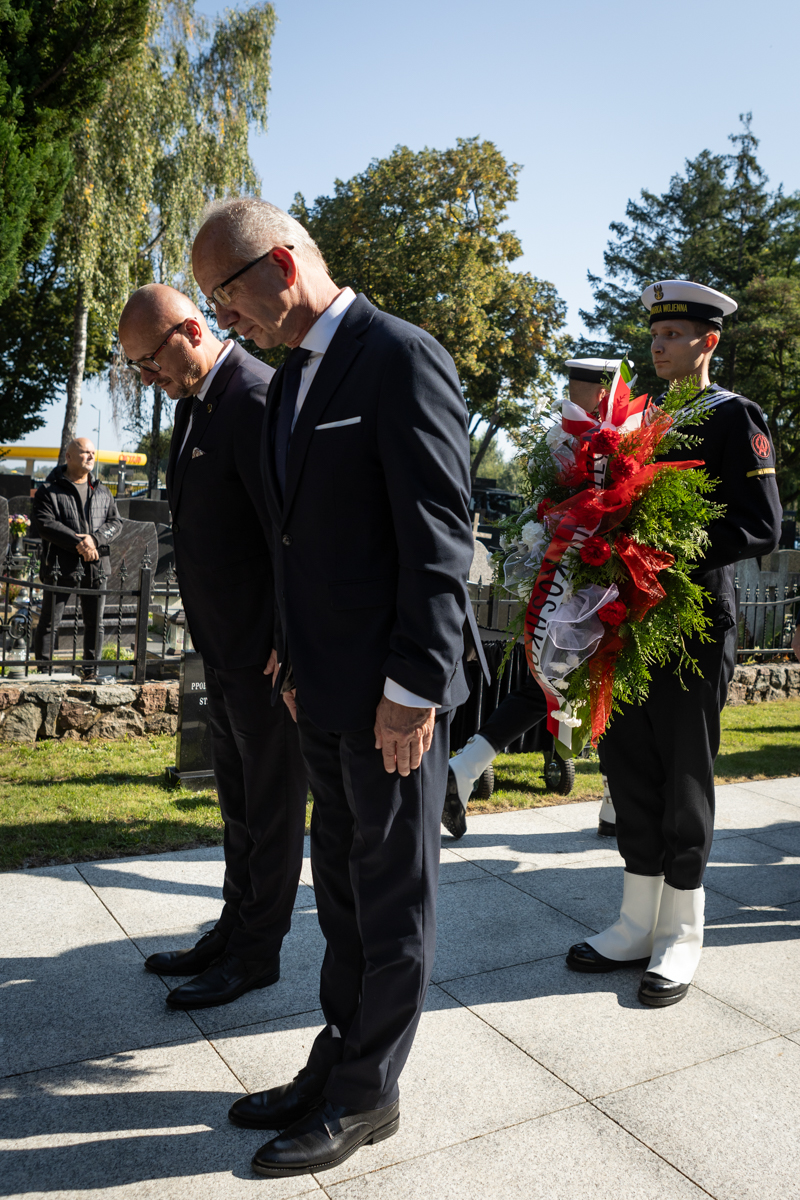 Uroczystości pogrzebowe szczątków śp. nieznanego Żołnierza Wojska Polskiego, poległego w obronie Kępy Oksywskiej – Kosakowo, 19 września 2024. Fot. Roman Jocher
