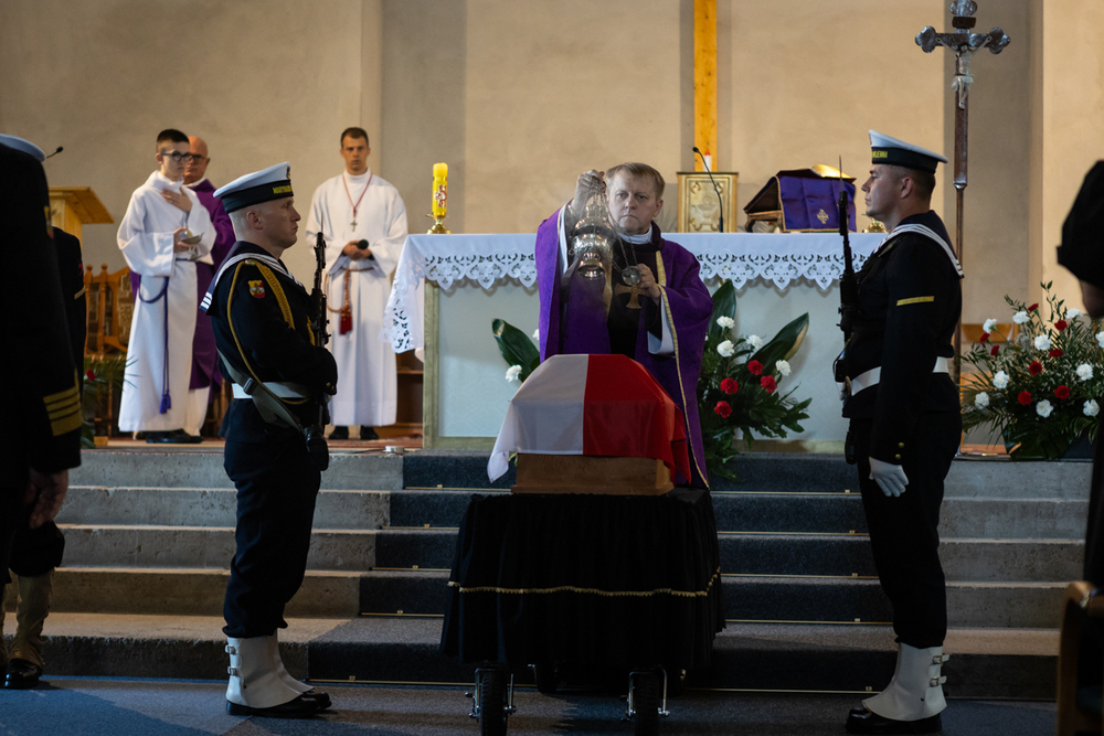 Uroczystości pogrzebowe szczątków śp. nieznanego Żołnierza Wojska Polskiego, poległego w obronie Kępy Oksywskiej – Kosakowo, 19 września 2024. Fot. Roman Jocher