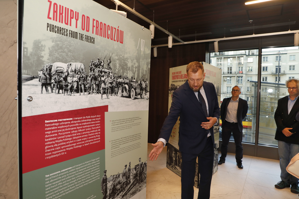 Otwarcie wystawy „Walczyć, ale czym? Jak Polacy uzbroili swoją milionową armię do wojny z sowiecką Rosją? Działalność Polskiej Wojskowej Misji Zakupów w Paryżu w latach 1919–1921” – Warszawa, 19 września 2024. Fot. Piotr Życieński (IPN)