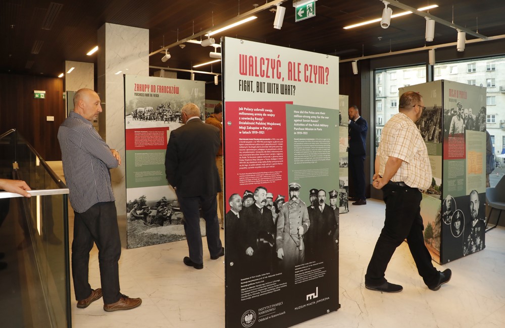 Otwarcie wystawy „Walczyć, ale czym? Jak Polacy uzbroili swoją milionową armię do wojny z sowiecką Rosją? Działalność Polskiej Wojskowej Misji Zakupów w Paryżu w latach 1919–1921” – Warszawa, 19 września 2024. Fot. Piotr Życieński (IPN)