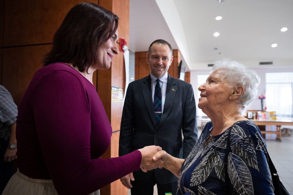 Forum Polonijne „Marsz do Solidarności”. Na zdj. (L) Kathryn Kalucki, prezes IPN dr Karol Nawrocki i Helena Knapczyk – Doylestown (Stany Zjednoczone), 21 września 2024. Fot. Mikołaj Bujak (IPN)