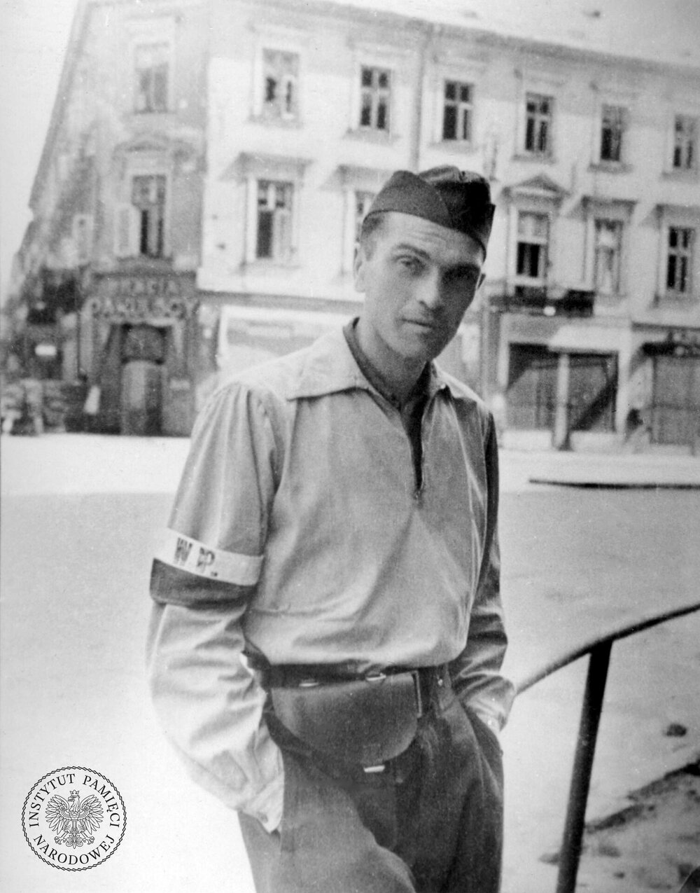 Ppor. Eugeniusz Lokajski, zdjęcie z albumu „Powstanie Warszawskie” (fot. z zasobu AIPN)