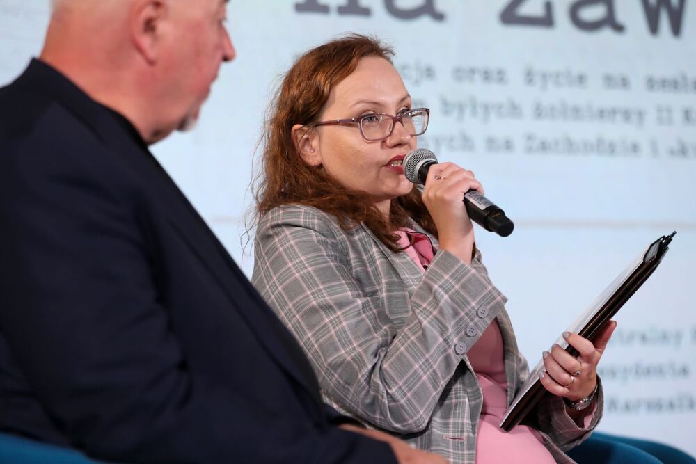 Międzynarodowa konferencja „Zesłać na zawsze. Deportacja oraz życie na zesłaniu w Związku Sowieckim byłych żołnierzy II Korpusu Polskich Sił Zbrojnych na Zachodzie i »kułaków«”. Na zdj. dr Joanna Karbarz-Wilińska – Oddziałowe Biuro Badań Historycznych IPN w Gdańsku. Fot. Mikołaj Bujak (IPN)