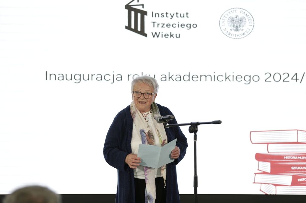 Instytut Trzeciego Wieku – inauguracja roku akademickiego 2024/2025 – Warszawa, 1 października 2024. Na zdj. Stanisława Pracuta, przewodnicząca Rady słuchaczy Instytutu Trzeciego Wieku. Fot. Rafał Pękalski (IPN)