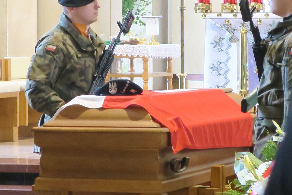 W Rytrze pochowano kpt. Jana Brzeskiego, żołnierza 1. Polskiej Dywizji Pancernej – 5 października 2024. Fot. IPN