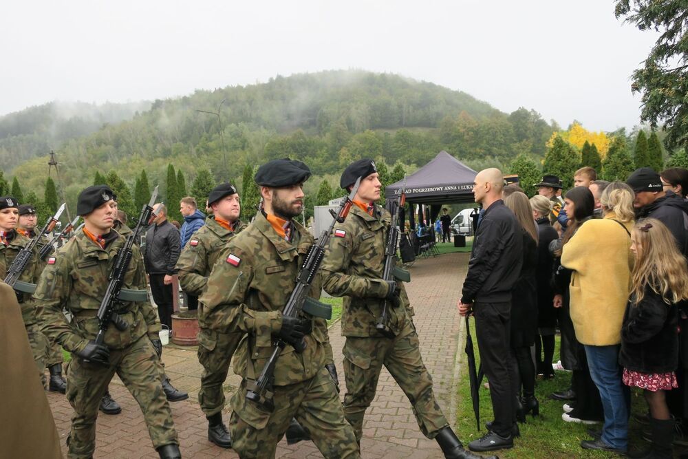 W Rytrze pochowano kpt. Jana Brzeskiego, żołnierza 1. Polskiej Dywizji Pancernej – 5 października 2024. Fot. IPN