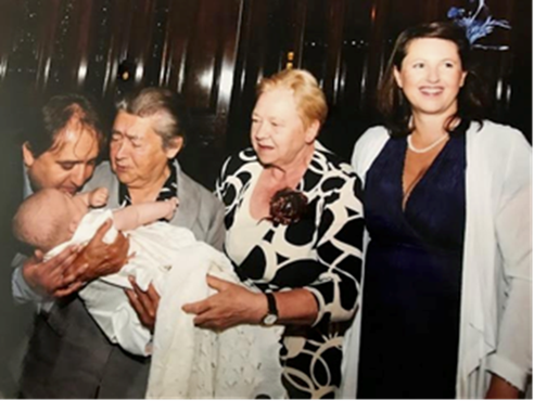 Łucja Golińska (druga od lewej) podczas Chrztu Świętego swojego wnuka Josepha Feliksa Stanisława w Little Brompton Oratory, Kensington w Londynie wraz z rodziną (fot. ze zbiorów Iwony Golińskiej)