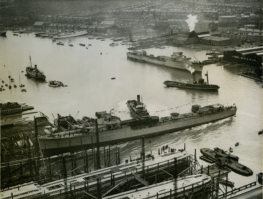 Wodowanie ORP „Błyskawicy”, Cowes, 1 października 1936 r. (fot. Muzeum Marynarki Wojennej w Gdyni)