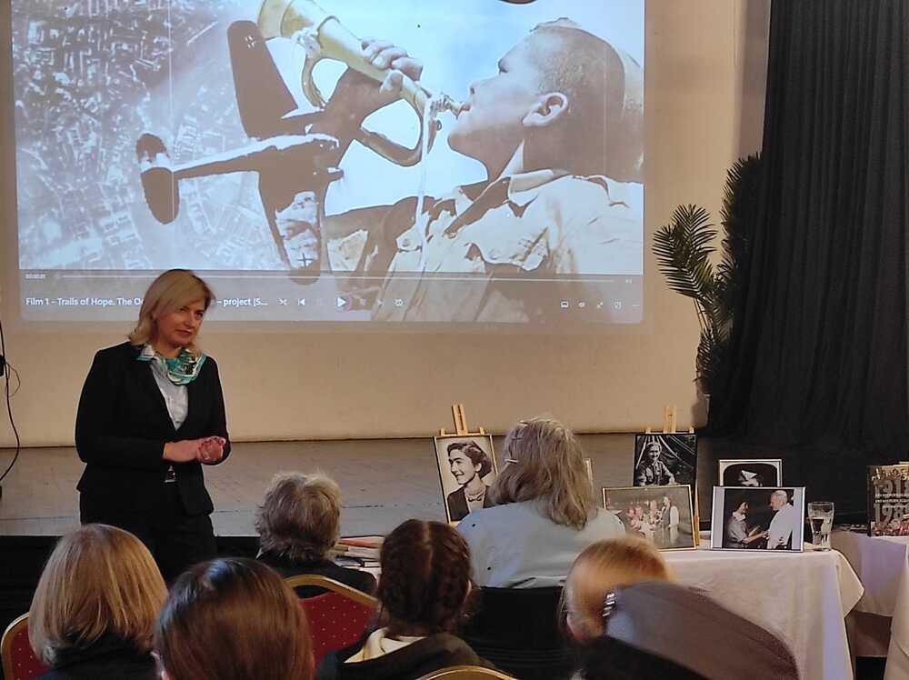 Delegacja IPN z wizytą w londyńskim Klubie Orła Białego. Na zdj. dyrektor Biura Współpracy Międzynarodowej IPN Agnieszka Jędrzak – 6 października 2024. Fot. IPN