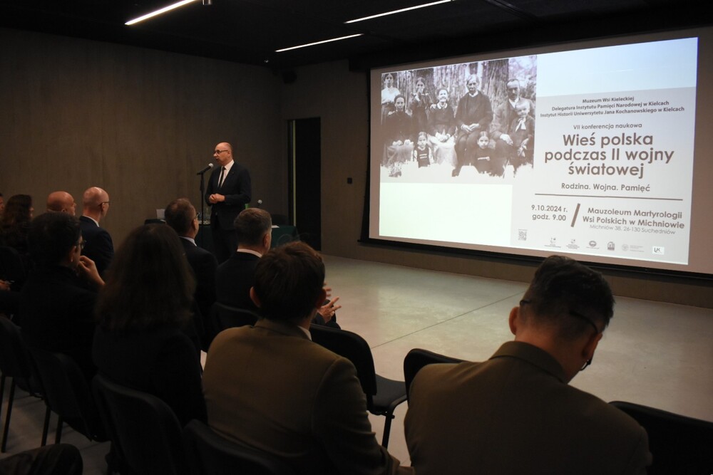 Konferencja „Wieś polska podczas II wojny światowej – Rodzina. Wojna. Pamięć” – Michniów, 9 października 2024. Fot. Dariusz Skrzyniarz (IPN)