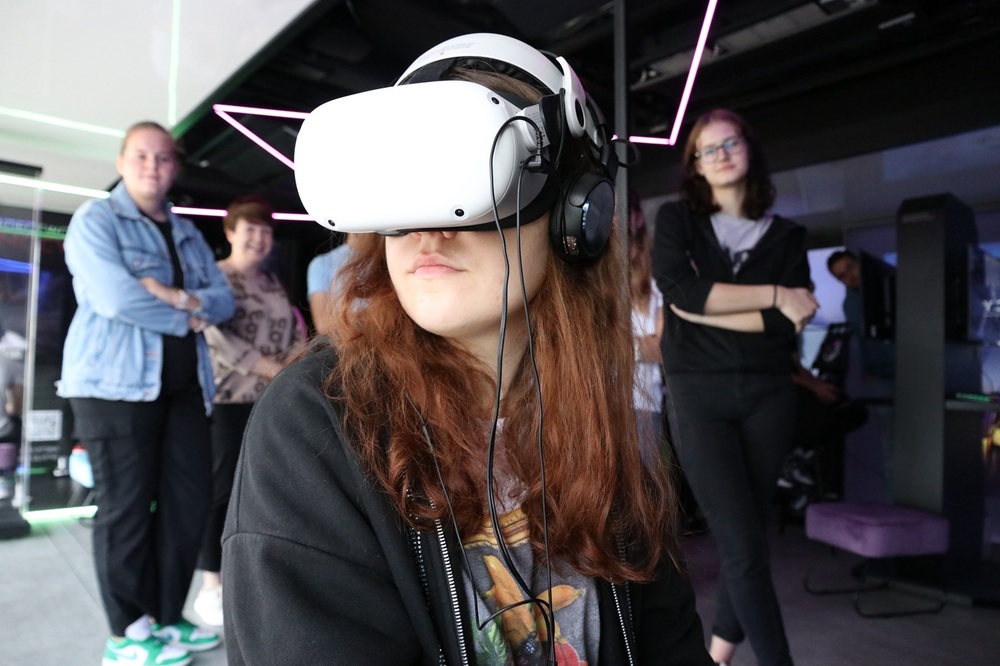 W Pińczowie zaparkował Mobilny Przystanek Historia Przyszłości. Fot. Dariusz Skrzyniarz