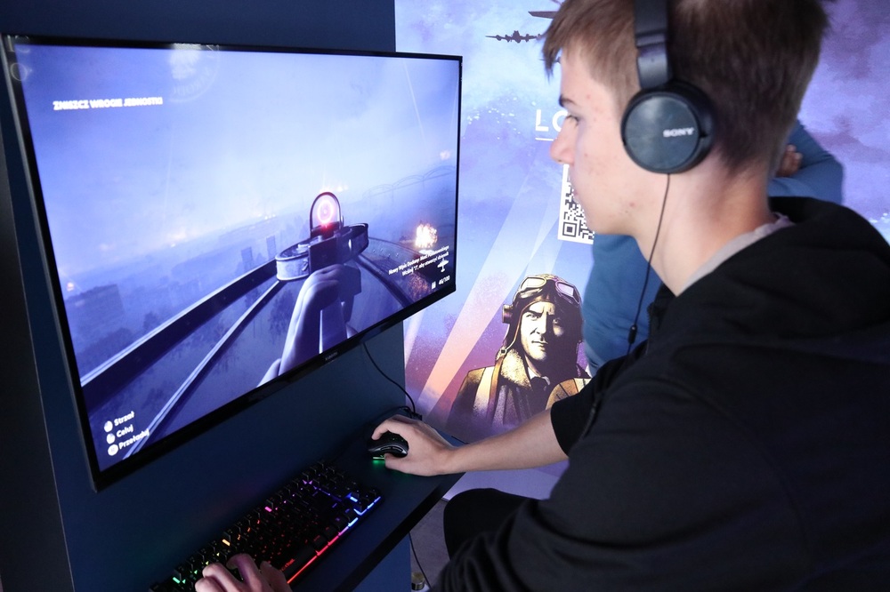 W Pińczowie zaparkował Mobilny Przystanek Historia Przyszłości. Fot. Dariusz Skrzyniarz