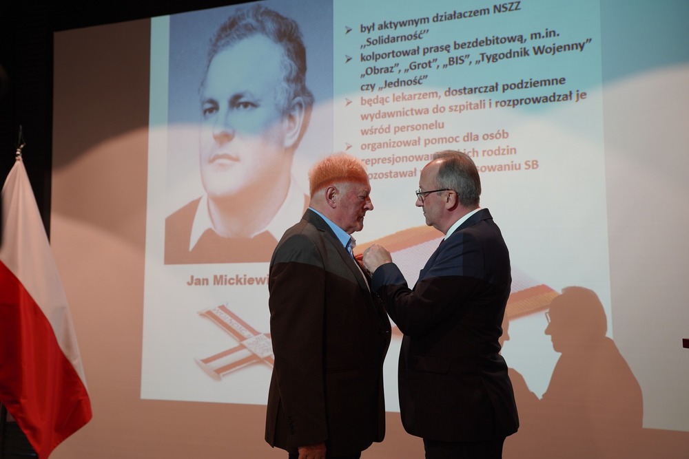 Uroczystość wręczenia odznaczeń państwowych działaczom opozycji antykomunistycznej z lat 1956–1989 – Szczecin, 16 października 2024. Fot. Marcin Górka (IPN)