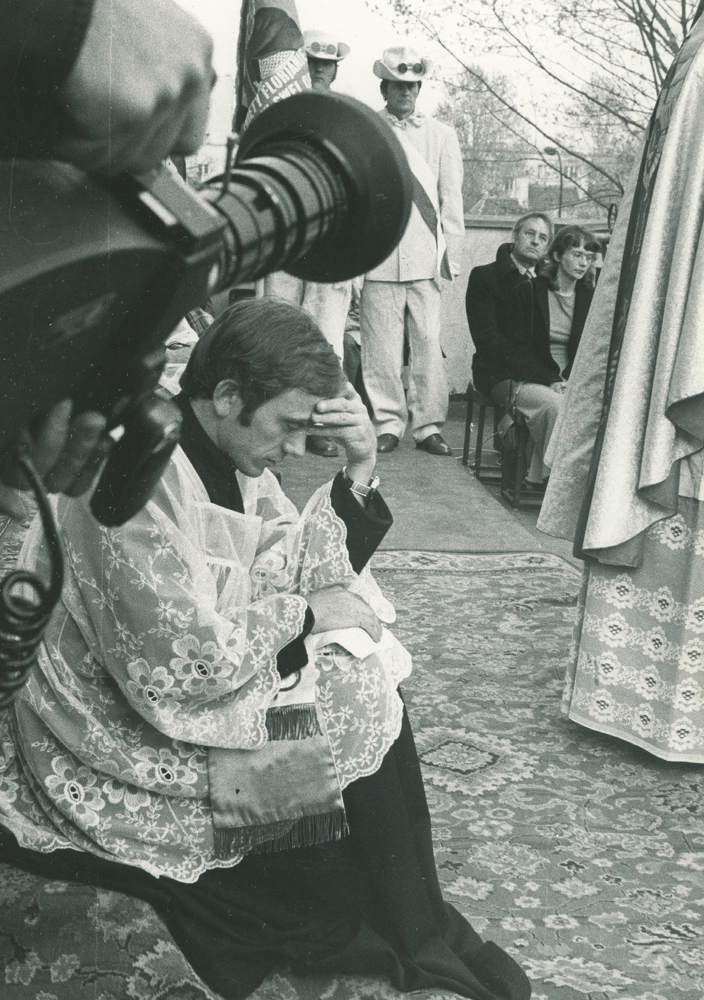 Ks. Jerzy Popiełuszko w czasie uroczystości poświęcenia sztandaru Solidarności Huty „Warszawa”, 26 kwietnia 1981 r. Fot. Ośrodek Dokumentacji Życia i Kultu bł. Księdza Jerzego Popiełuszki