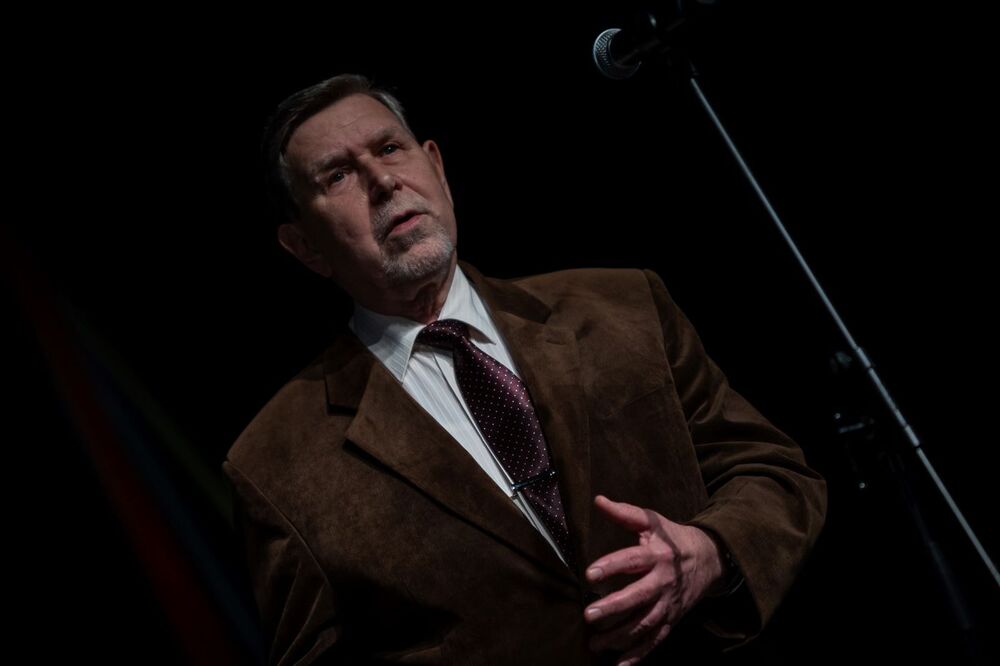 Spektakl „Trzy razy ON. Rzecz o Wincentym Witosie” – Przeworsk, 17 października 2024. Na zdj. prawnuk Wincentego Witosa dr inż. Marek Steindel. Fot. Sławek Kasper (IPN)