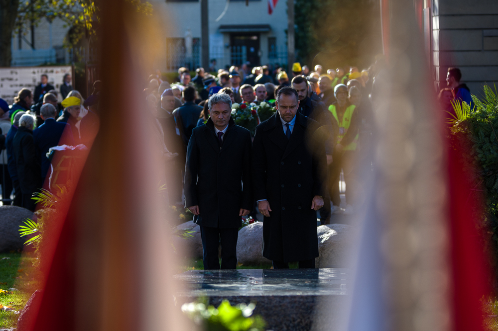Narodowy Marsz Papieski 2024 – Warszawa, 19 października 2024. Na zdj. od lewej dyrektor Biura Edukacji Narodowej IPN dr Adam Pleskaczyński, prezes Instytutu Pamięci Narodowej dr Karol Nawrocki. Fot. Sławek Kasper (IPN)