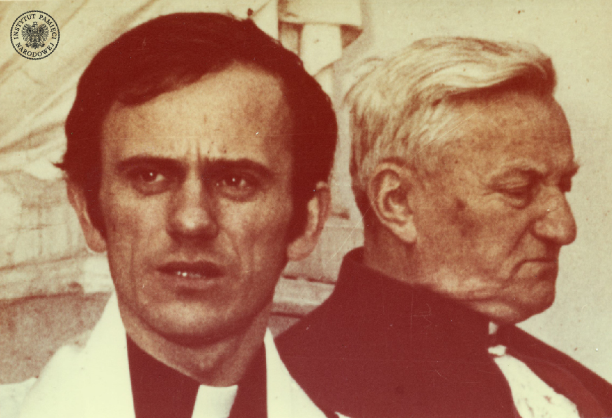 Ksiądz Jerzy Popiełuszko, obok ks. Teofil Bogucki. 1982 - 1984. Fot. z zasobu AIPN