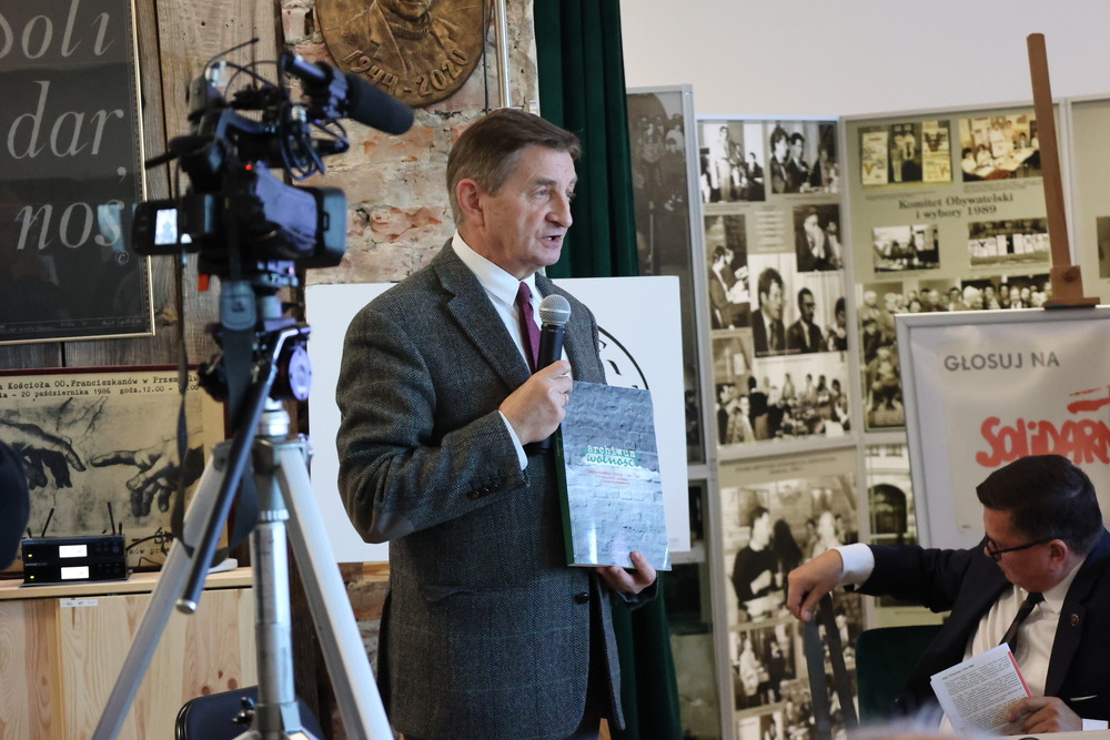 Uroczystości upamiętniające mjr Alicję Wnorowską. Na zdj. poseł na Sejm RP i prezes Przemyskiego Towarzystwa Kulturalnego Marek Kuchciński – Przemyśl, 20 października 2024. Fot. Katarzyna Gajda-Bator (IPN)
