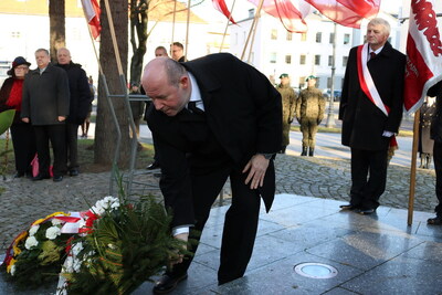 13 grudnia 2017 r. Dyrektor Oddziału IPN w Białymstoku dr hab. Piotr Kardela złożył kwiaty pod pomnikiem bł. ks. Jerzego Popiełuszki