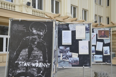 W Podkarpackim Urzędzie Wojewódzkim w Rzeszowie rzeszowski oddział IPN zaprezentował wystawę „Stan wojenny”