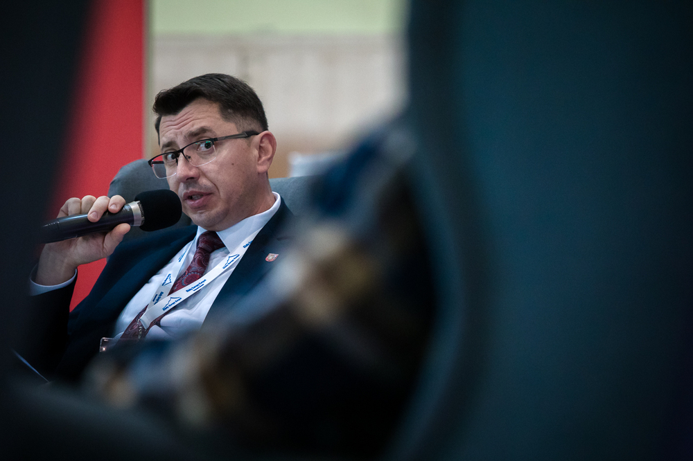 Prezes IPN na Międzynarodowej Konferencji Klubu Europy Karpat – Tomaszów Lubelski, 25 października 2024. Na zdj. Dariusz Kozłowski. Fot. Sławek Kasper (IPN)