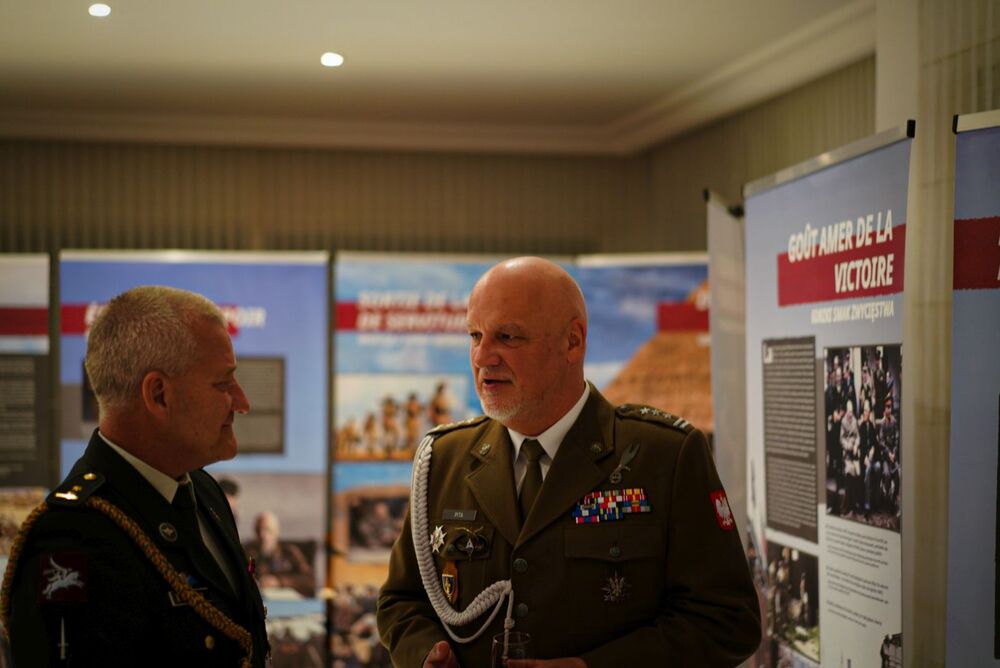 Delegacja Instytutu Pamięci Narodowej w Tunezji – 28–29 października 2024. Na zdj. od lewej podpułkownik Rudi Warnez, pułkownik Dariusz Pita. Fot. Mateusz Niegowski (IPN)