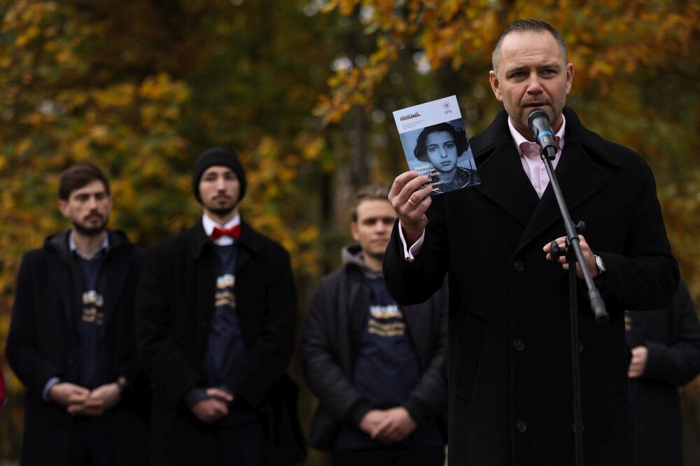 Konferencja prasowa na temat projektu IPN „Straty osobowe i ofiary represji pod okupacją niemiecką w latach 1939–1945”. Na zdj. dr Karol Nawrocki, prezes IPN i wolontariusze biorący udział w projekcie – Gdańsk, 31 października 2024. Fot. Mikołaj Bujak (IPN)