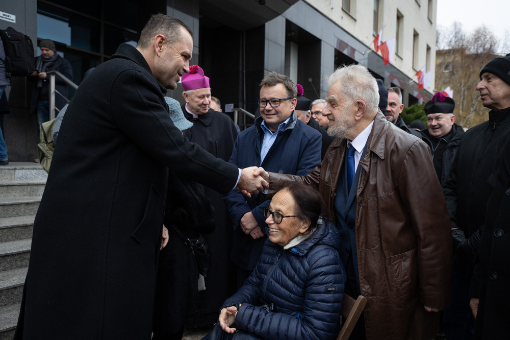 Uroczystość odsłonięcia tablicy upamiętniającej Annę Walentynowicz – Gdańsk, 10 listopada 2024. Fot. Roman Jocher (IPN)