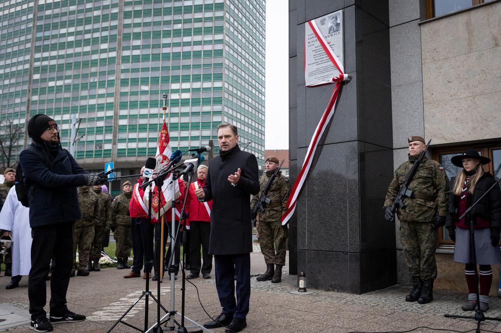 Uroczystość odsłonięcia tablicy upamiętniającej Annę Walentynowicz – Gdańsk, 10 listopada 2024. Fot. Roman Jocher (IPN)