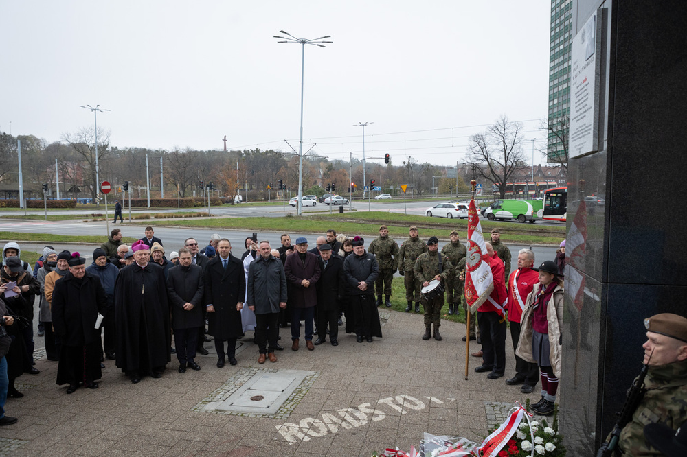 Uroczystość odsłonięcia tablicy upamiętniającej Annę Walentynowicz – Gdańsk, 10 listopada 2024. Fot. Roman Jocher (IPN)