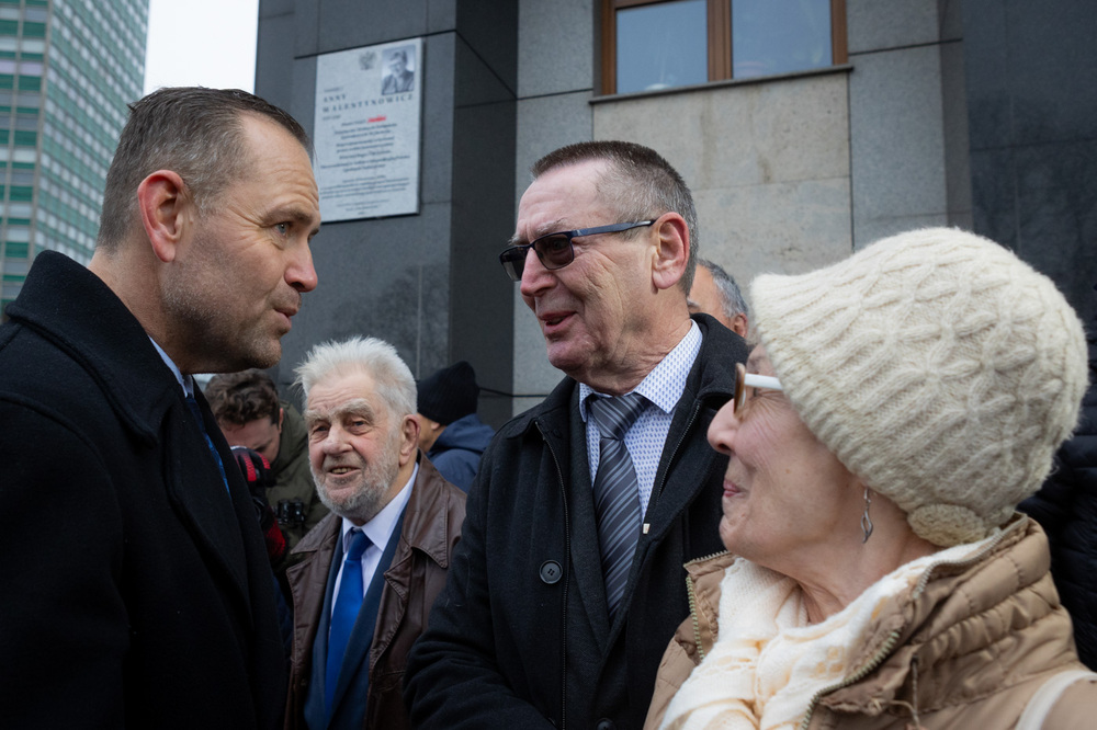 Uroczystość odsłonięcia tablicy upamiętniającej Annę Walentynowicz – Gdańsk, 10 listopada 2024. Fot. Roman Jocher (IPN)