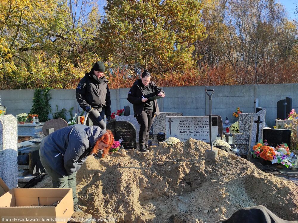 Prace poszukiwawcze Biura Poszukiwań i Identyfikacji IPN na cmentarzu św. Wojciecha w Łodzi – 6–7 listopada 2024. Fot. BPiI IPN