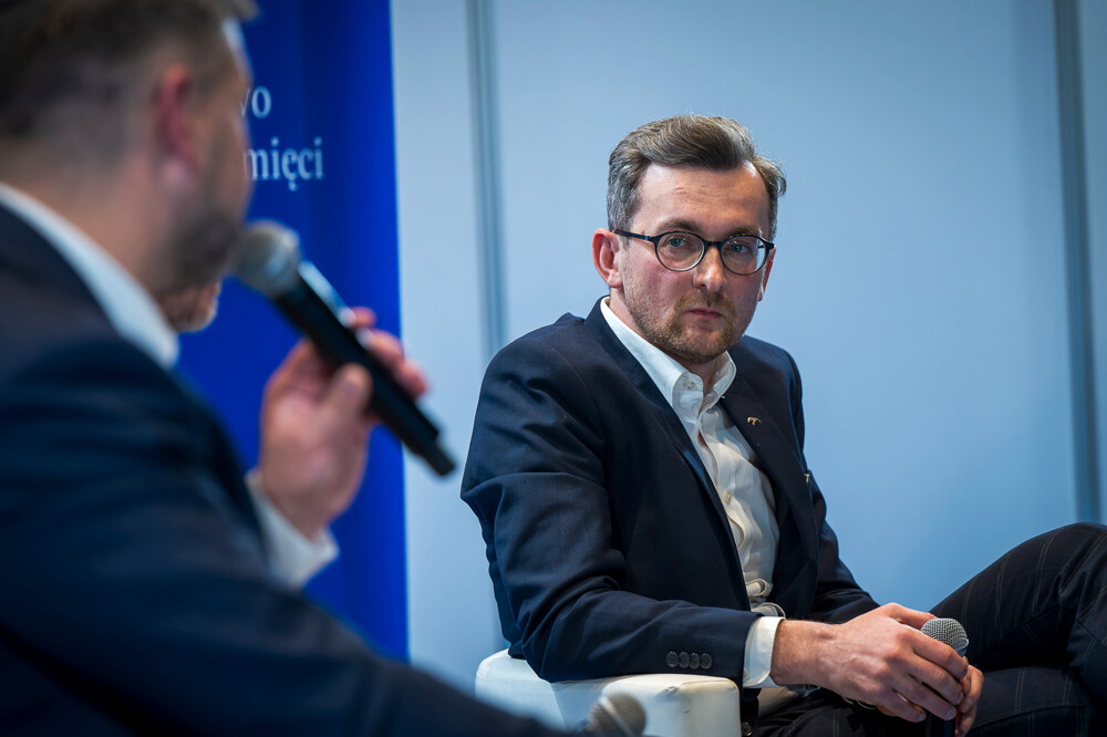 Strefa czasopism IPN w ramach Targów Książki w Katowicach – 8–10 listopada 2024. Na zdj. dr Rafał Opulski. Fot. Krzysztof Łojko (IPN)