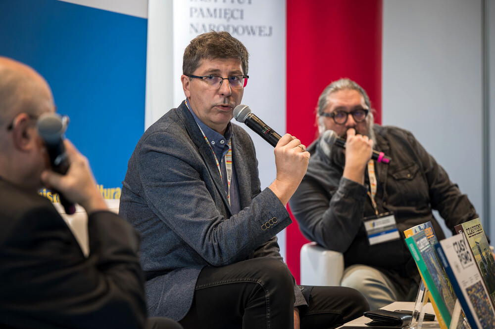 Strefa czasopism IPN w ramach Targów Książki w Katowicach – 8–10 listopada 2024. Na zdj. dr hab. Adam Dziurok. Fot. Krzysztof Łojko (IPN)