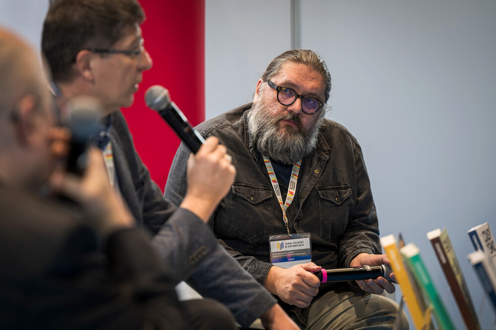 Strefa czasopism IPN w ramach Targów Książki w Katowicach – 8–10 listopada 2024. Na zdj. dr Sebastian Rosenbaum. Fot. Krzysztof Łojko (IPN)