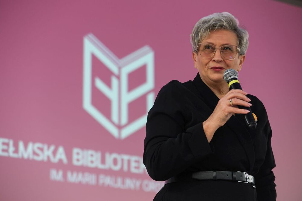 Prezes IPN na spotkaniu z młodzieżą – Chełm, 12 listopada 2024. Na zdj. zastępca Prezydenta Miasta Chełm Dorota Cieślik. Fot. Mikołaj Bujak (IPN)