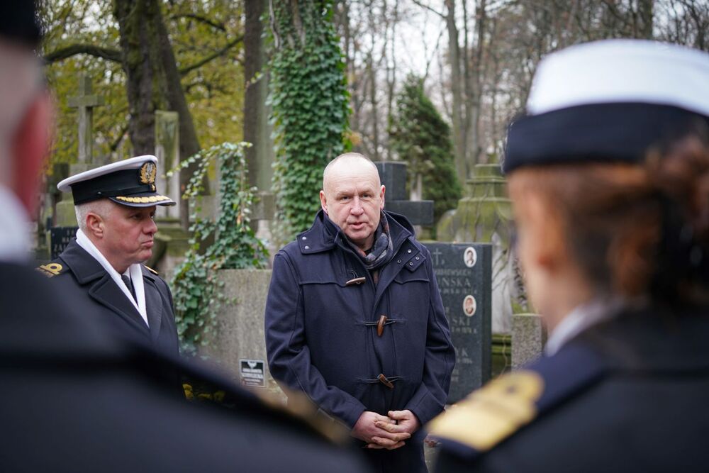 Odrestaurowane miejsce spoczynku wiceadmirała Kazimierza Porębskiego – 14 listopada 2024. Fot. Mateusz Niegowski (IPN)