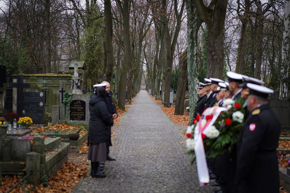 Odrestaurowane miejsce spoczynku wiceadmirała Kazimierza Porębskiego – 14 listopada 2024. Fot. Mateusz Niegowski (IPN)