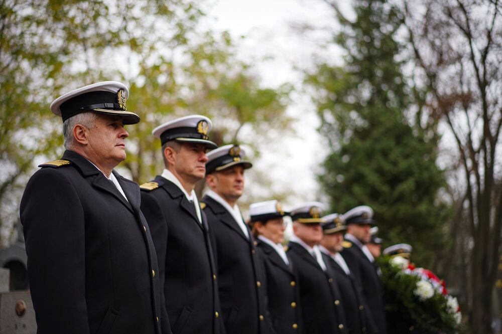 Odrestaurowane miejsce spoczynku wiceadmirała Kazimierza Porębskiego – 14 listopada 2024. Fot. Mateusz Niegowski (IPN)