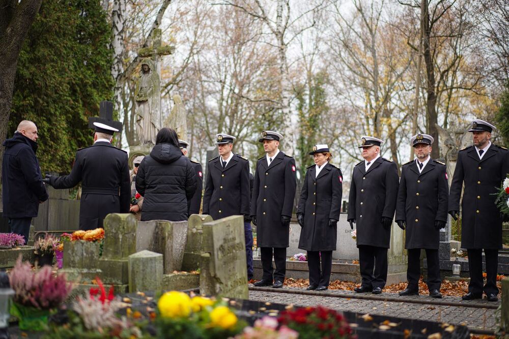 Odrestaurowane miejsce spoczynku wiceadmirała Kazimierza Porębskiego – 14 listopada 2024. Fot. Mateusz Niegowski (IPN)