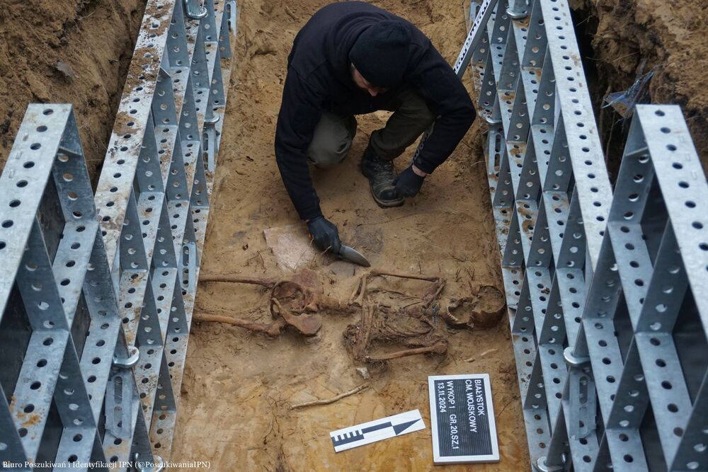 Prace poszukiwawcze IPN na terenie cmentarza wojskowego przy ul. 11 listopada w Białymstoku – 12–15 listopada 2024. Fot. BPiI IPN