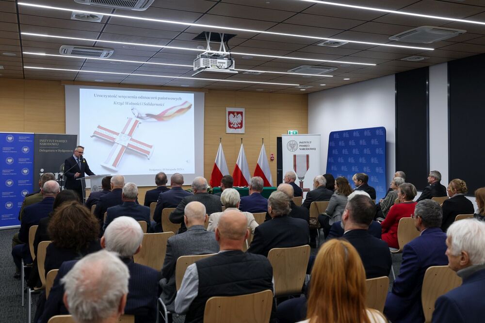Uroczystość wręczenia Krzyży Wolności i Solidarności – Bydgoszcz, 18 listopada 2024. Fot. Mikołaj Bujak (IPN)