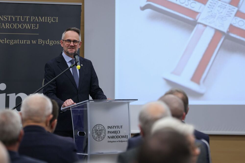 Uroczystość wręczenia Krzyży Wolności i Solidarności. Na zdj. dr Marek Szymaniak, dyrektor gdańskiego oddziału IPN – Bydgoszcz, 18 listopada 2024. Fot. Mikołaj Bujak (IPN)