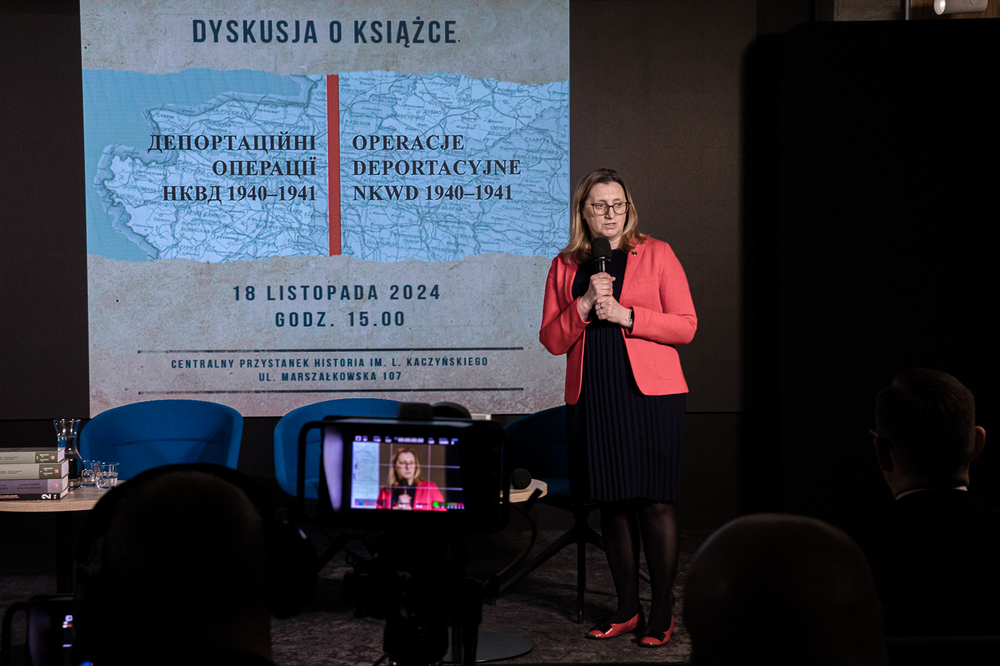 Dyskusja o książce „Operacje deportacyjne NKWD 1940–1941”. Na zdj. Marzena Kruk, dyrektor Archiwum IPN – Warszawa, 18 listopada 2024. Fot. Sławek Kasper (IPN)
