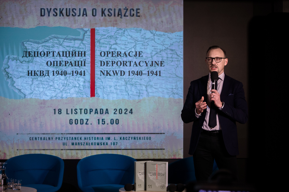Dyskusja o książce „Operacje deportacyjne NKWD 1940–1941”. Na zdj. dr Rafał Leśkiewicz, rzecznik prasowy IPN, dyrektor Biura Rzecznika Prasowego IPN – Warszawa, 18 listopada 2024. Fot. Sławek Kasper (IPN)