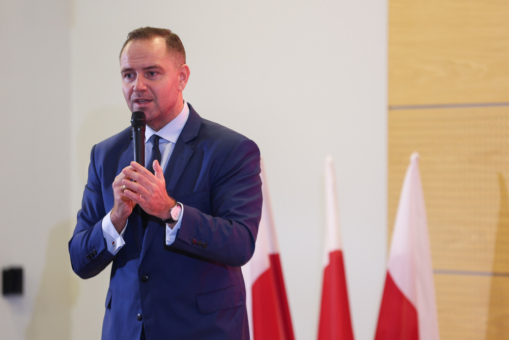 Panel dyskusyjny „Dorobek i perspektywy współczesnej edukacji historycznej”. Na zdj. dr Karol Nawrocki, prezes IPN – Pomorski Kongres Pamięci Narodowej, Gdańsk, 20 listopada 2024. Fot. Mikołaj Bujak (IPN)