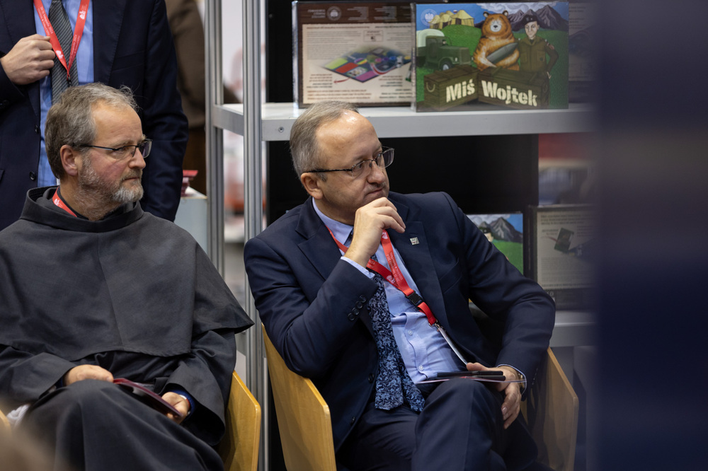 Prezentacja dr. hab. Krzysztofa Szwagrzyka, zastępcy prezesa IPN „Wracamy po swoich. Poszukiwanie polskich bohaterów” – Pomorski Kongres Pamięci Narodowej – Gdańsk, 20 listopada 2024. Fot. Roman Jocher