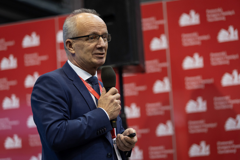 Prezentacja dr. hab. Krzysztofa Szwagrzyka, zastępcy prezesa IPN „Wracamy po swoich. Poszukiwanie polskich bohaterów” – Pomorski Kongres Pamięci Narodowej – Gdańsk, 20 listopada 2024. Fot. Roman Jocher