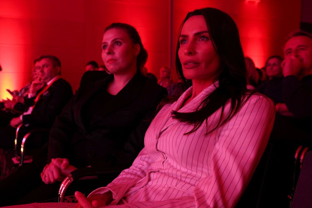 Koncert muzyki gamingowej IPN podczas Pomorskiego Kongresu Pamięci Narodowej. Na zdj. (od prawej) Magdalena Hajduk i Adrianna Paradowska, kierujące Biurem Nowych Technologii IPN – Gdańsk, 20 listopada 2024. Fot. Mikołaj Bujak (IPN)